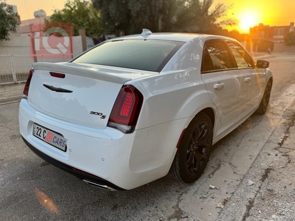 کرایسلەر 300